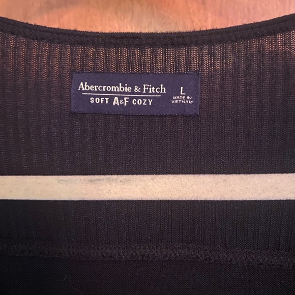 Abercrombie and Fitch soft wrap sweater size L - Picture 2 of 4